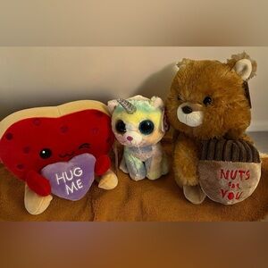Stuffed animals & Heart, HUG ME, ty
Heather & NUTS FOR ME 3 New